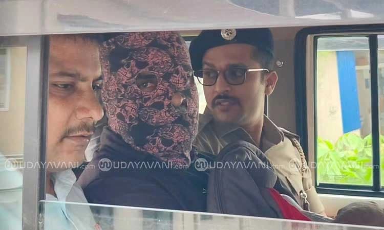 ಧರ್ಮಸ್ಥಳ ಗ್ರಾಮದಲ್ಲಿ ಹಲವು ಮೃತದೇಹ ಹೂತ ಪ್ರಕರಣ... SIT ಯಿಂದ ಮಾಸ್ಕ್ ಮ್ಯಾನ್ ಬಂಧನ