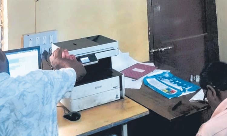 ನರೇಗಲ್ಲ ನಾಡಕಚೇರಿಯಲ್ಲಿ 'ಆಮೆಗತಿಯಲ್ಲಿ ಕೆಲಸ'