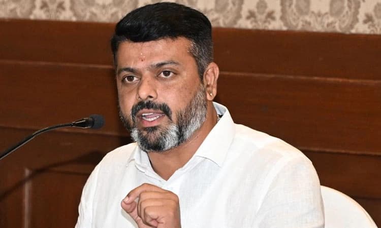 ಉಪ್ಪಿನಂಗಡಿಯಿಂದ ಗುರುವಾಯನಕೆರೆವರೆಗಿನ ರಸ್ತೆ  ಸಂಪೂರ್ಣ ಹದಗೆಟ್ಟಿದೆ: ಶಾಸಕ ಹರೀಶ್‌ ಪೂಂಜ