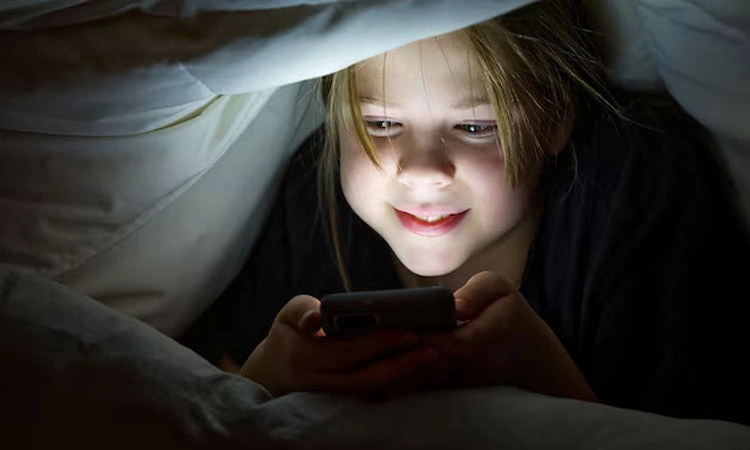 Smart Era: ಸ್ಮಾರ್ಟ್‌ ಯುಗದಲ್ಲಿ ಮಕ್ಕಳ ಭವಿಷ್ಯ ಮಸುಕಾಗದಿರಲಿ