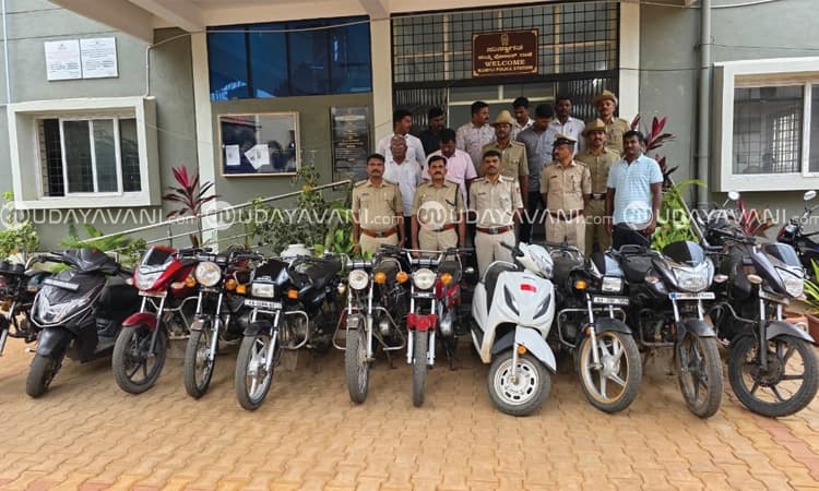 ಕಂಪ್ಲಿ ಪೊಲೀಸರ ಯಶಸ್ವಿ ಕಾರ್ಯಾಚರಣೆ: 11 ಬೈಕ್‌ಗಳ ಜಪ್ತಿ: ಇಬ್ಬರು ಆರೋಪಿಗಳ ಬಂಧನ