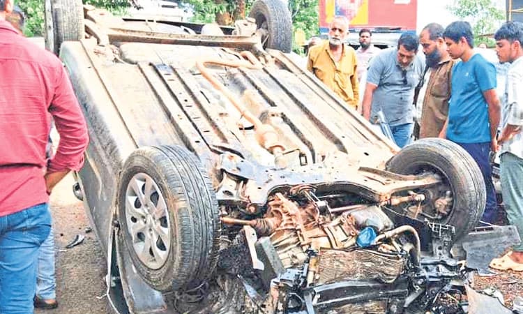 ಕೆರೆಕಾಡು: ಕಾರುಗಳು ಢಿಕ್ಕಿಯಾಗಿ ಪಲ್ಟಿ;  ಮಗು ಸಹಿತ ಮೂವರಿಗೆ ಗಂಭೀರ ಗಾಯ