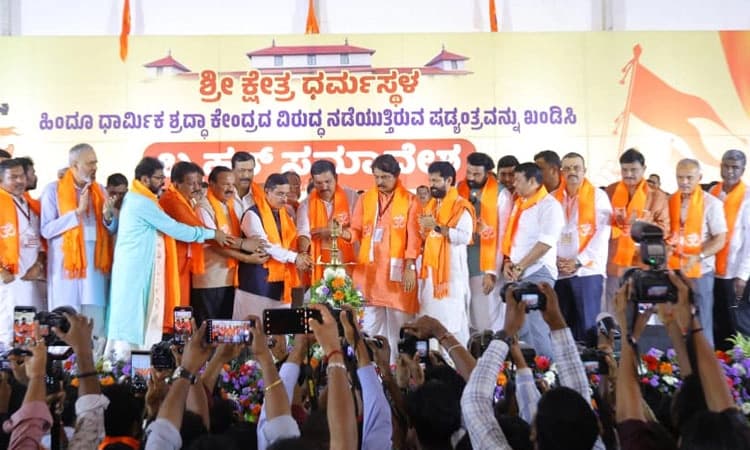 Dharmasthala: ಹಿಂದೂಗಳ ಧರ್ಮ ಕ್ಷೇತ್ರದ ವಿರುದ್ಧ ಕಾಂಗ್ರೆಸ್‌ ಷಡ್ಯಂತ್ರ: ಪ್ರಹ್ಲಾದ್‌ ಜೋಶಿ