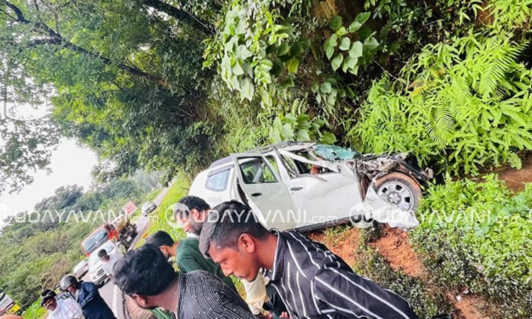 Aranthodu: ಕಾರು-ಟ್ಯಾಂಕರ್ ಭೀಕರ ಅಪಘಾತ; ಮಹಿಳೆ ಸಾ*ವು, ಇಬ್ಬರಿಗೆ ಗಂಭೀರ ಗಾಯ