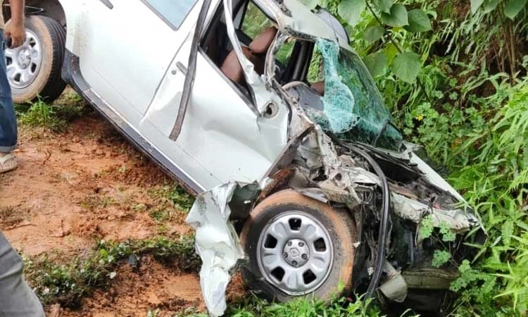 Madikeri: ಕಾರು - ಟ್ಯಾಂಕರ್ ನಡುವೆ ಭೀಕರ ಅಪಘಾತ... ಮಹಿಳೆ ಮೃ*ತ್ಯು, ಇಬ್ಬರಿಗೆ ಗಾಯ