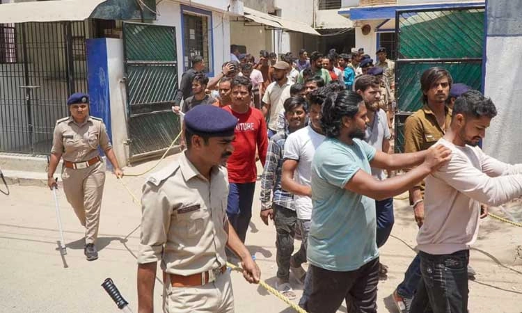 ಧಾರ್ಮಿಕ ಕಿರುಕುಳಕ್ಕೀಡಾಗಿ ಭಾರತಕ್ಕೆ ಬಂದ ವಲಸಿಗರಿಗೆ 10 ವರ್ಷ ವಿನಾಯ್ತಿ