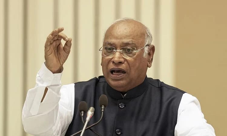 ಡೊನಾಲ್ಡ್‌ ಟ್ರಂಪ್‌ ಹೆದರಿಸಿದರೂ ನೀವು ಸುಮ್ಮನಿದ್ದೀರಿ: ಮೋದಿಗೆ ಖರ್ಗೆ ಕಿಡಿ