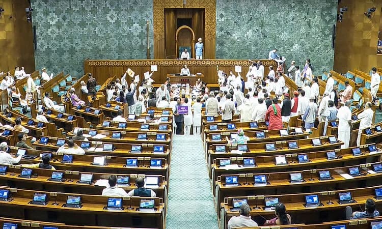 ಕರ್ನಾಟಕ ಮತಕಳವು ಚರ್ಚೆ ಆಗ್ರಹ: ಕಲಾಪ ಮುಂದಕ್ಕೆ