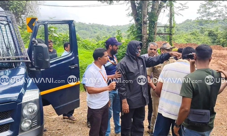 Belthangady: ದೂರುದಾರನ ಹೇಳಿಕೆಯಂತೆ ಧರ್ಮಸ್ಥಳ ದ್ವಾರದ ಬಲಬದಿ ಬೆಟ್ಟದಲ್ಲಿ ಶೋಧ