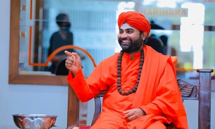 Haveri: ಧರ್ಮಸ್ಥಳದ ವೀರೇಂದ್ರ ಹೆಗ್ಗಡೆ ಪರ ವಚನಾನಂದ ಸ್ವಾಮೀಜಿ ಬ್ಯಾಟಿಂಗ್