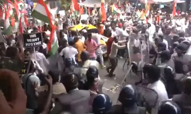 ಕೋಲ್ಕತಾ; ಆರ್‌ಜಿ ಕರ್ ಸಂತ್ರಸ್ತೆ ಪರ ಬೃಹತ್ ಪ್ರತಿಭಟನಾ ರ‍್ಯಾಲಿ: ಪೊಲೀಸರಿಂದ ಲಾಠಿಚಾರ್ಜ್