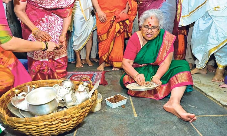 ಮಕ್ಕಳಿಗೆ ತಾಯಂದಿರು ಸಂಸ್ಕೃತಿಯ ಸಂಸ್ಕಾರ ತಿಳಿಸಿಕೊಡಿ: ಸುಧಾಮೂರ್ತಿ