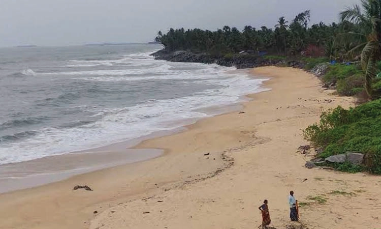 Malpe: ಹೂಡೆ; ಸಮುದ್ರ ಪಾಲಾಗುತ್ತಿದ್ದ ಮೂವರ ರಕ್ಷಣೆ