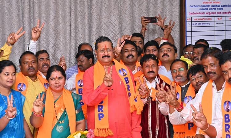 BJP: ವಿಜಯಪುರ ಪಾಲಿಕೆ ಬಿಜೆಪಿ ಪಾಲು; ಯತ್ನಾಳ್ ನೇತೃತ್ವದಲ್ಲಿ ವಿಜಯೋತ್ಸವ