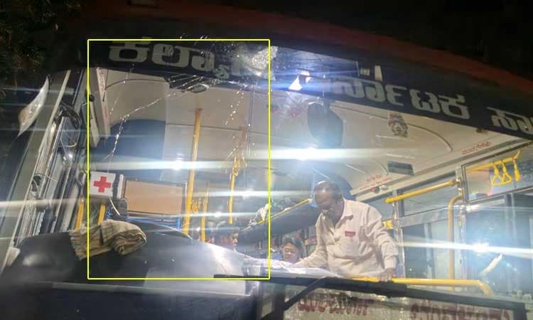 Koppal: ಸಾರಿಗೆ ನೌಕರರ ಮುಷ್ಕರ... ತಡರಾತ್ರಿ ಬಸ್ ಗೆ ಕಲ್ಲು ತೂರಿದ ಕಿಡಿಗೇಡಿಗಳು