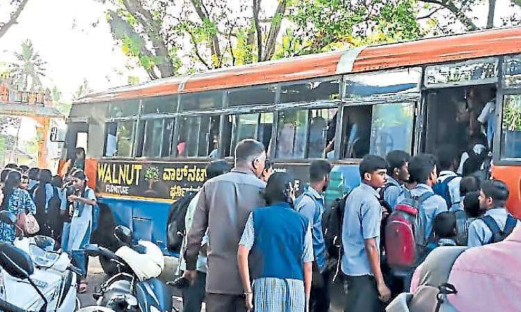 Students seek additional KSRTC buses between Kundapur and Siddapur