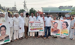 ಉಮಾಶ್ರೀಗೆ ಸಚಿವ ಸ್ಥಾನ ನೀಡಲು ಆಗ್ರಹಿಸಿ ಬನಹಟ್ಟಿಯಲ್ಲಿ ಕಾಂಗ್ರೆಸ್ ಕಾರ್ಯಕರ್ತರ ಪ್ರತಿಭಟನೆ
