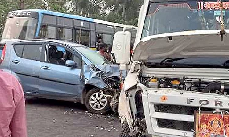 Parkala: Car hits van due to morning fog; driver injured