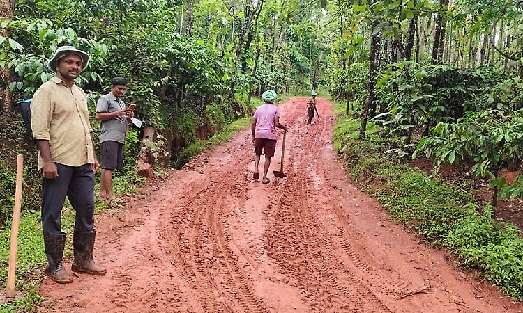 Chikkamagaluru: Kalakodu villagers repair damaged road through voluntary labour