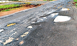 ಬಂಟ್ವಾಳ-ಮೂಡುಬಿದಿರೆ ರಸ್ತೆ ಹೊಂಡಮಯ