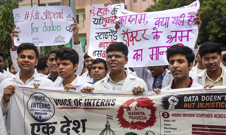 MP: 3 days on, intern doctors stick to higher stipend demand, slam police 'action'
