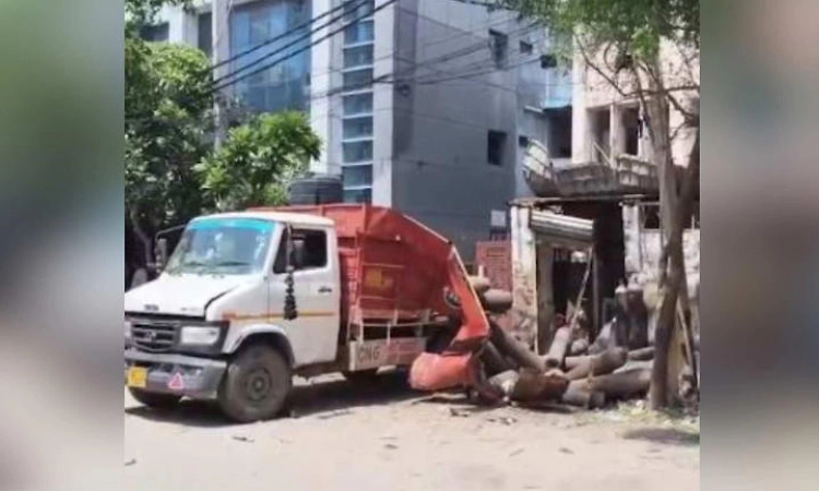 Oxygen cylinder blast in Delhi's Okhla leaves one dead, four injured