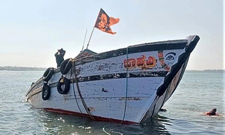 Gangolli: ಮೀನುಗಾರಿಕೆಗೆ ತೆರಳಿದ್ದ ಬೋಟ್ ಮುಳುಗಡೆ