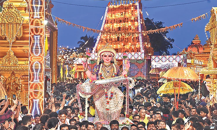 Mangaluru Dasara: Grand procession marks spectacular conclusion; thousands of devotees witness event