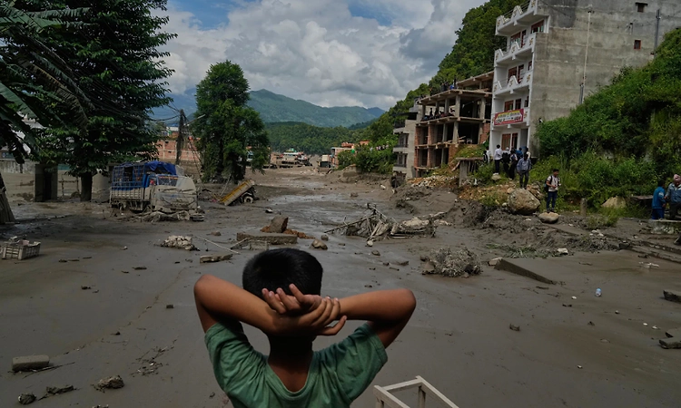 Death toll from Nepal-Tibet flash flood climbs to 469