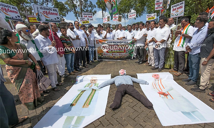 Udupi: District Congress stages protest against Election Commission