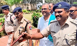 ರೈಲು ತಡೆ ಪ್ರಕರಣ: ರೈತ ಹೋರಾಟಗಾರ ಕೋಡಿಹಳ್ಳಿ ಚಂದ್ರಶೇಖರ್ ಬಂಧನ, ನ್ಯಾಯಾಂಗ ವಶಕ್ಕೆ