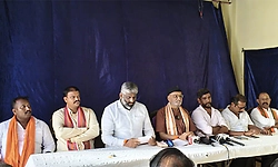 ದಸರಾ ರಜೆಯಲ್ಲಿ ತರಗತಿ, ಪರೀಕ್ಷೆ ನಡೆಸಿದರೆ ಪ್ರತಿಭಟನೆ: ಪ್ರಮೋದ್ ಮುತಾಲಿಕ್