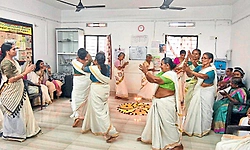 ಇಲ್ಲಿದೆ ಅಪರೂಪದ ಹಿರಿಯರ ಡೇ ಕೇರ್ ಸೆಂಟರ್!