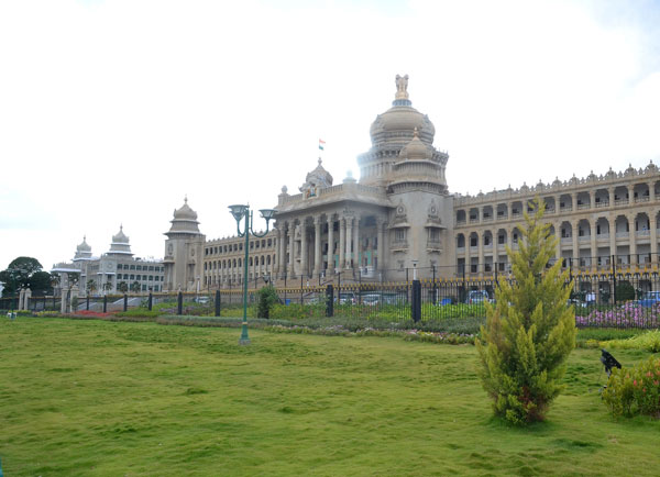 vidhanasoudha1.jpg