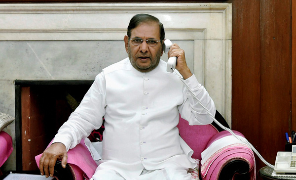 Sharad-Yadav-Phone-600.jpg