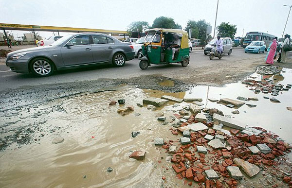 delhi-road-problems.jpg