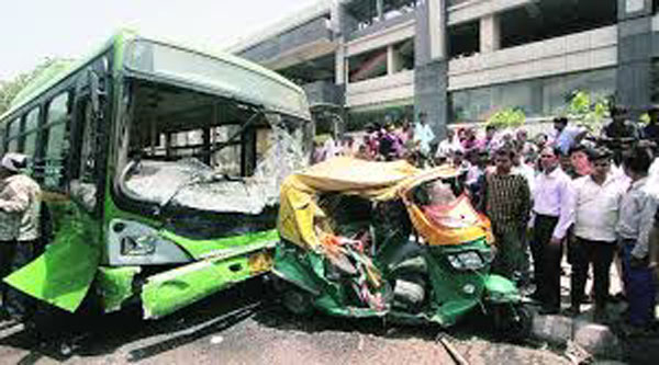 Auto-Bus-collide-700.jpg