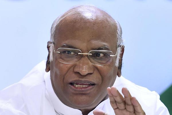 senior-congress-leader-mallikarjun-kharge-address-press_d1052050-ce97-11e7-a40e-766ee48c25bf.jpg