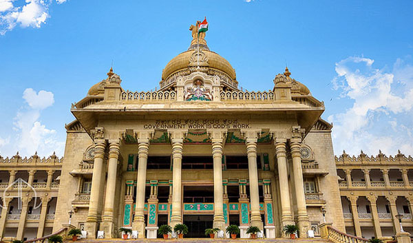 vidhan-soudha-entrance.jpg