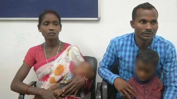 naxal-ravi-wife-surrender-700.jpg