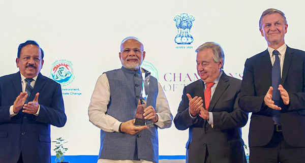 modi-award-3-10.jpg