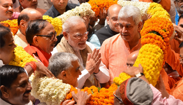 modi-garlanded-700.jpg