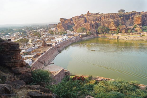 kalave-colum-BADAMI-KERE