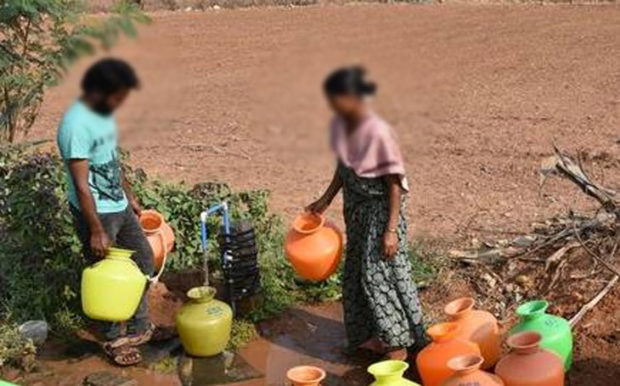 ಹಳ್ಳಿಗಳಲ್ಲಿ ಅಗತ್ಯ ಸೇವೆ ಸಲ್ಲಿಸುವ ಇಲಾಖೆಗೆ ರಜೆ