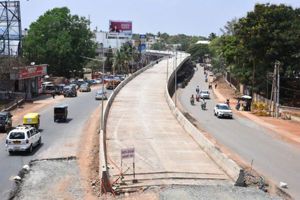 ಬಿಆರ್‌ಟಿಎಸ್‌ ನವಲೂರು ಬ್ರಿಡ್ಜ್ ನಲ್ಲಿ  ಬಿರುಕು