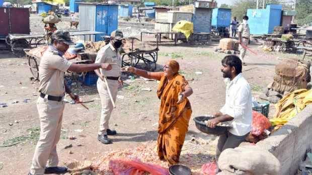 ಕರ್ನಾಟಕ ಲಾಕ್ ಡೌನ್: ಕಲಬುರಗಿಯಲ್ಲಿ ತರಕಾರಿ ಮಾರುಕಟ್ಟೆಗಳು ಬಂದ್