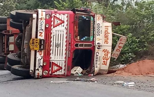 ಉಪ್ಪಿನಂಗಡಿ ಬೆದ್ರೋಡಿಯಲ್ಲಿ ಗ್ಯಾಸ್ ಟ್ಯಾಂಕರ್ ಪಲ್ಟಿ