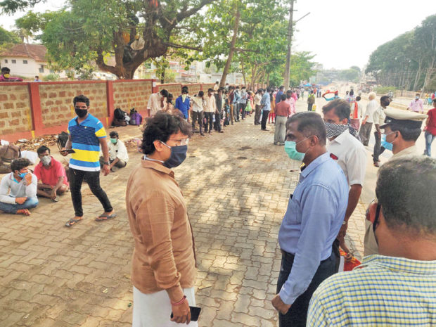 ಬಜಪೆ: 35 ಬಸ್‌ಗಳಲ್ಲಿ ಊರಿಗೆ ಮರಳಿದ ವಲಸೆ ಕಾರ್ಮಿಕರು