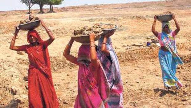 ವಲಸೆ ಕಾರ್ಮಿಕರಿಗೆ ಉದ್ಯೋಗ ಖಾತ್ರಿ ಆಸರೆ