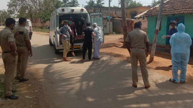 ವಿಜಯಪುರದ ಇಬ್ಬರಿಗೆ ಸೋಂಕು ಪತ್ತೆ ಹಿನ್ನಲೆ ಹಾವೇರಿಯ ಆಡೂರಿನಲ್ಲಿ ಕಟ್ಟೆಚ್ಚರ !